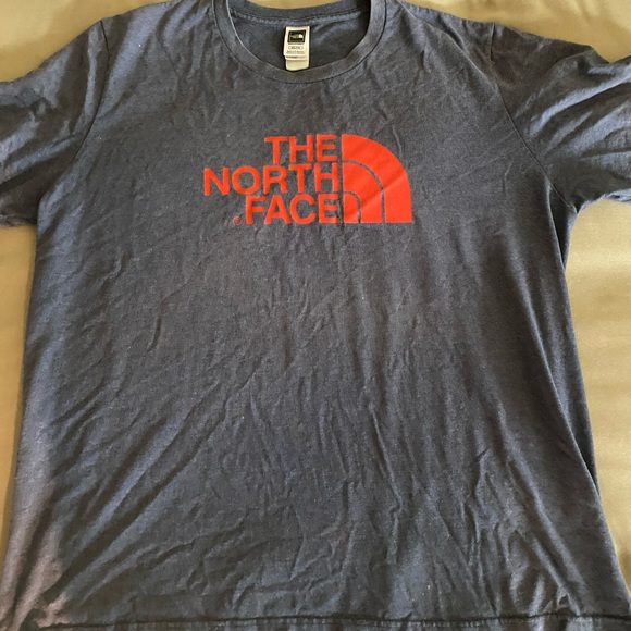Short sleeve North Face tee
